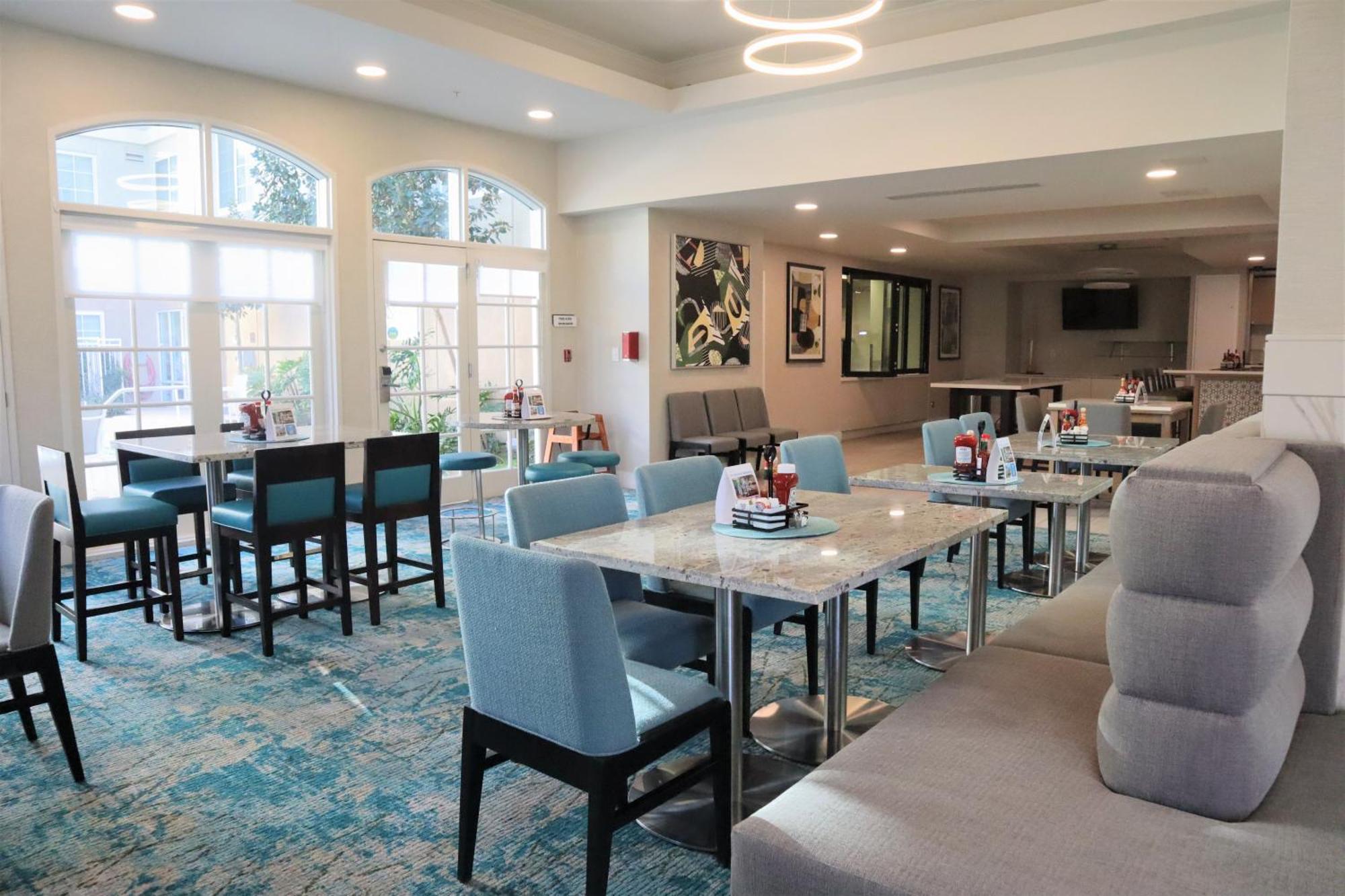Hilton Garden Inn Calabasas Exteriör bild