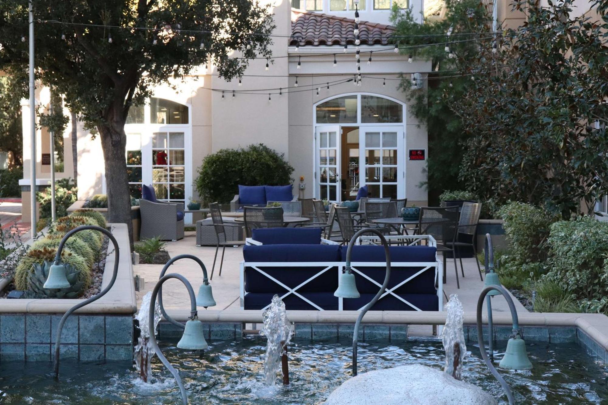 Hilton Garden Inn Calabasas Exteriör bild